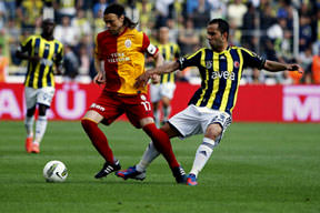 Alkışlar Ujfalusi'ye