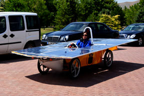 Güneş enerjili araba Apicar