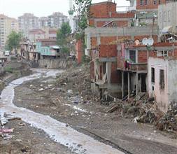 Sel can almaya devam ediyor