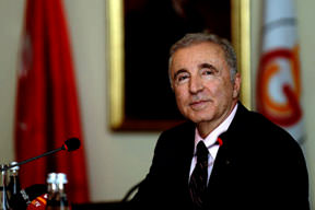 Ünal Aysal terleyecek