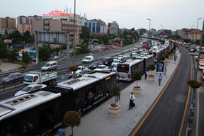 Metrobüs Beylikdüzü'nde
