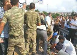 Askeri araç devrildi