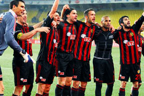 Es-Es 24 yıl sonra Avrupa semasında