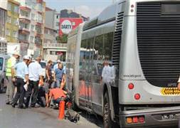 Metrobüs yoldan çıktı
