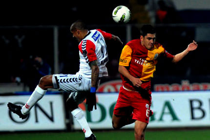 Ceyhun yuvada kalıyor