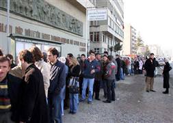 İşsiz gençlere 740 lira maaş
