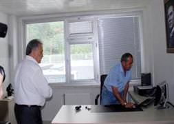 Bakana oyun oynarken yakalandı