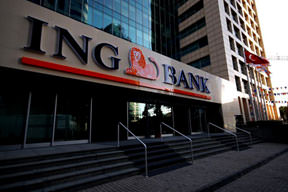 Yastık altında nakit seviyoruz