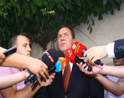 Havuzdan çıkar denize gireriz