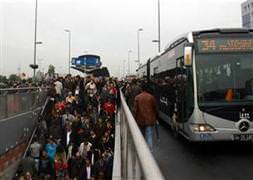 Metrobüs istasyonu yenileniyor