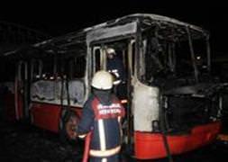 Terör örgütü yandaşları otobüs yaktı!