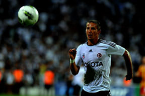 Yönetimden Holosko'ya rest...