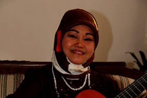 Opera söyleyip İslamı anlatıyor