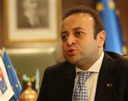 "O dostluk, fitne savarlarla örülmüştür"