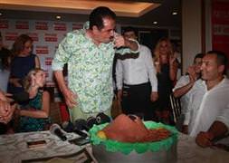 Tatlıses'ten ağlatan hareket