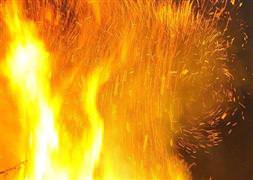 Almanya'da Türk aileye ateş düştü