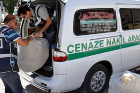 Cenaze aracında 110 kg esrar