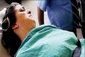 Hostes eşe barış bıçağı