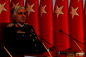 Özel'le 3 yıl daha