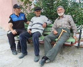Polis Ramazan'da "kimsesizlerin kimi" oldu