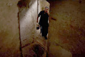 Yeraltında 10 yıl yaşadılar