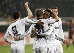 Fernandes kavgada yumruk yedi