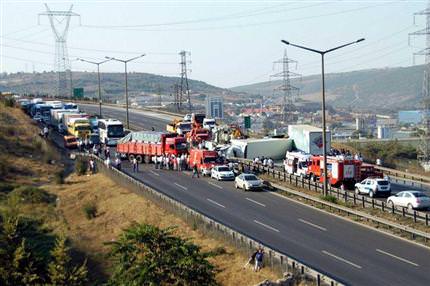 TEM Otoyolu trafiğe kapandı