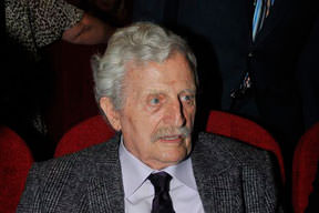 Müşfik Kenter yoğun bakımda!