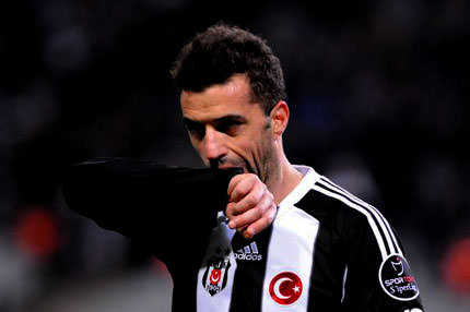 Beşiktaş Simao’dan kurtuldu