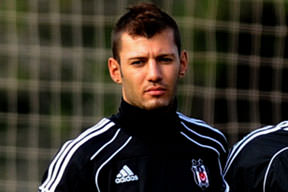 Genç eldiven kiralık gitti!