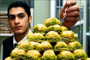 Baklavacılar çift vardiya çalışıyor