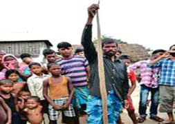 Kobrayı ısırarak öldürdü