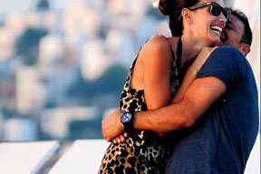 Ayağını yerden kesti