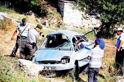 Milli sporcular kaza geçirdi