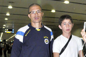 Taraftar bağrına bastı...