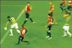 Golde eliyle Top'al'dı!