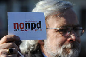 NeoNazi vahşeti için istifa istedi