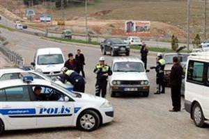 Şüpheli otomobil polisi alarma geçirdi