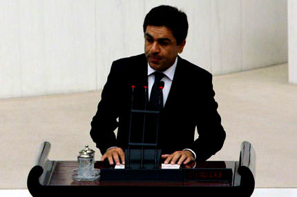 Bengi Yıldız çatlağı sürüyor