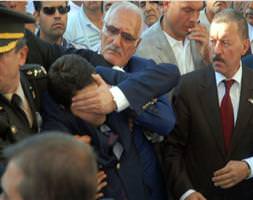 DP başkanı şehit cenazesinde bayıldı!