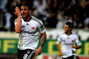 Almeida'ya taş geldi!