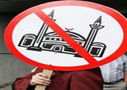 Fransa'da camiye ırkçı saldırı