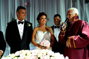 Emek'i Saran aşk ateşine imza