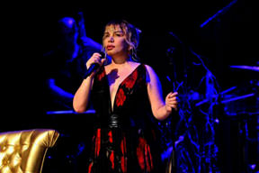 Aslan gibi koca arıyor