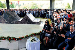 Demokrasi şehitlerine anma