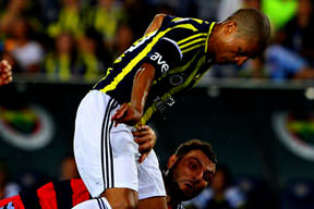 Alex rekorunu egale etti