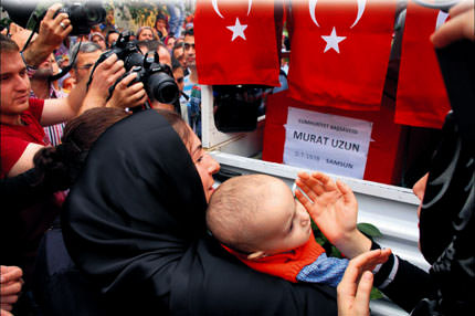 Üç şerefsize pabuç bırakmam!