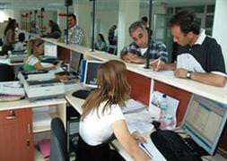 Memur masada aldı büroda kaybetti