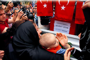 Üç şerefsize pabuç bırakmam!