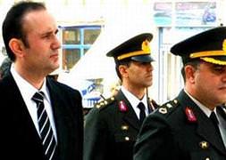 Savcı, çiçek çocuklarının köstebeğinin peşindeydi
